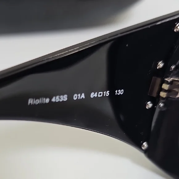 Roberto Cavalli Black Sunglasses with a Black Hard Case - Picture 7 of 9